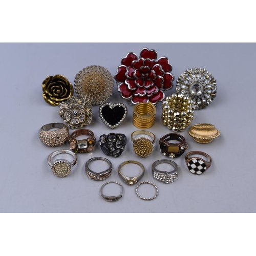 120 - A Selection of Twenty-One Various Designer Rings