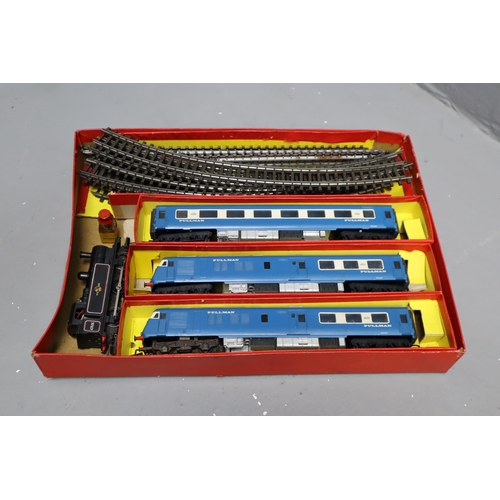 537 - A Boxed Hornby 00 Gauge 'The Blue Pullman' Train Set, With 47606 Engine, And Bogie Well Wagon