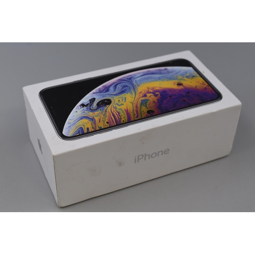 404 - An Apple iPhone XS 256GB In Silver, With Box. Powers on When Tested, Preowned