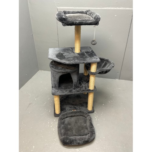 567A - Large Fe and Rea Cat Play Station (Height 4ft)