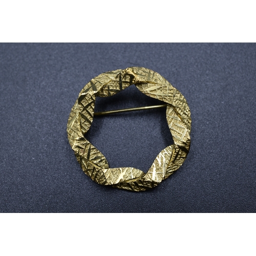 A 14ct Gold Art Deco Style Textured Wreath Brooch, 6.45g