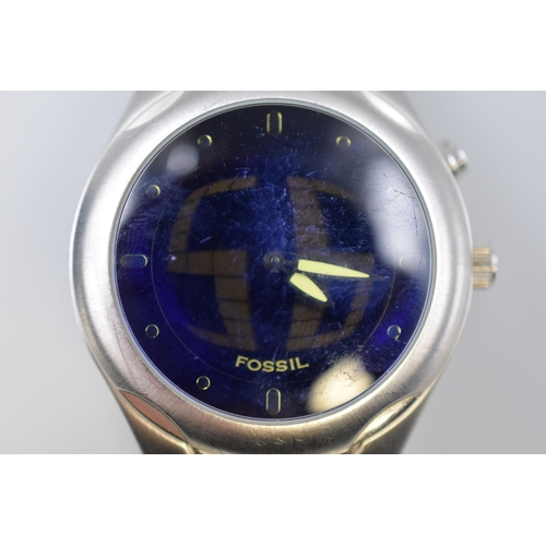 75 - Fossil quartz gent watch in working condition and boxed