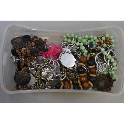 107 - A Selection of Various Pieces of Unsorted Designer Jewellery