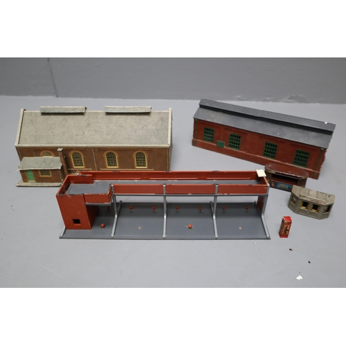 339 - A Selection of Model Railway Accessories To Include Buildings, Carriages, Signs, Kiosks, And More