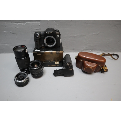 576 - Collection of Vintage Cameras and Lenses including Samsung, Agfa, Minolta and More