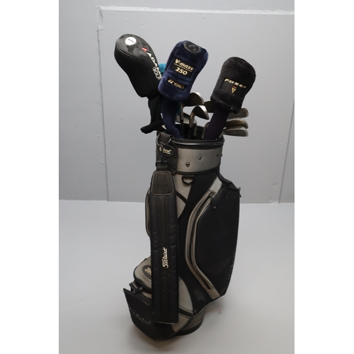 604 - Collection of golf clubs in carry bag. A set of Sundridge Tecnik irons plus Fazer, Hippo plus, Adams... 