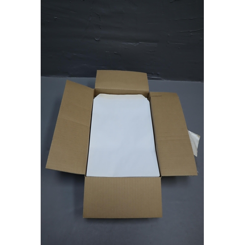 608 - Around 400 white pocket plain self-seal 90GSM 324x229 plus two opened reams of A4 80g/m approx 900 s... 