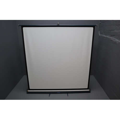 Hunter Forum table top projection screen 48" x 48" in very good condition in original box