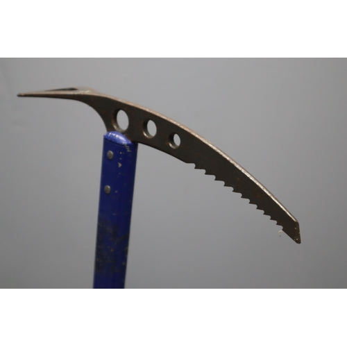 640 - Mountain technology ice axe