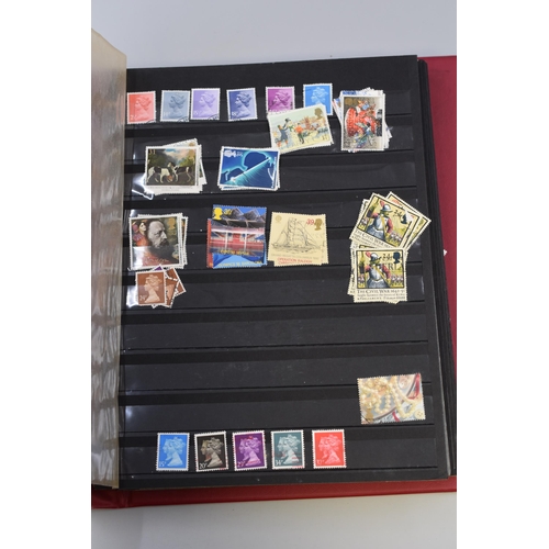 424 - Album Containing a Selection of UK Definitive and Pictorial Stamps