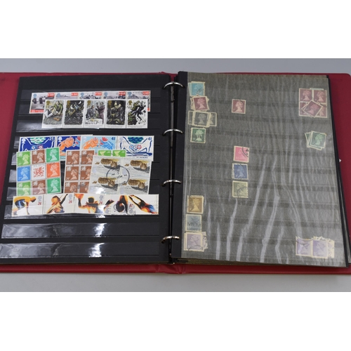 424 - Album Containing a Selection of UK Definitive and Pictorial Stamps