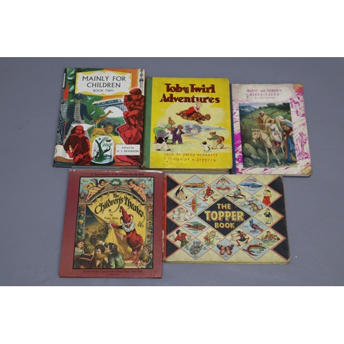 768 - A Selection of Vintage Children's Books To Include Grimm's Fairytales, The Three Musketeers, 10000 L... 