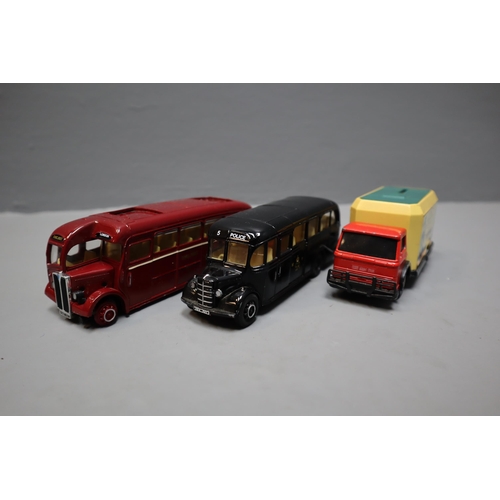 733 - A Selection of Mostly Unboxed Diecast Vehicles To Include Corgi Bedford Luton Van, Bburago Ferrari F... 