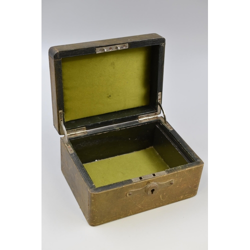 361 - Vintage wooden jewellery box with green fabric inserts and lock but no key.