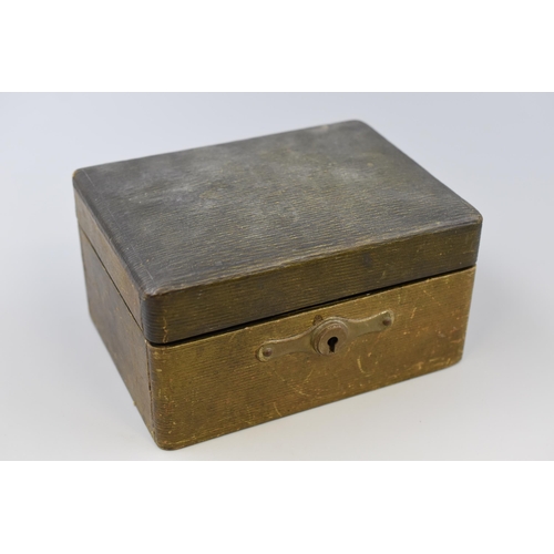 361 - Vintage wooden jewellery box with green fabric inserts and lock but no key.