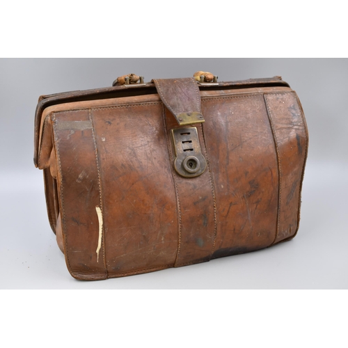 380 - A Leather Doctor's Briefcase, With A Selection of Medical Items (Stethoscope, Scissors, Syringe, And... 