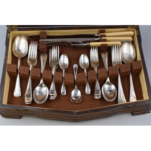 384 - A Forty-Two Piece Arthur Price Complete Canteen of Cutlery (Sets Six People)