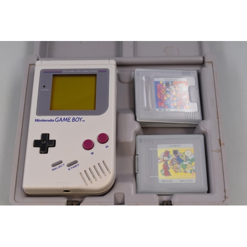 442 - Original Game Boy in case, working but lines on screen plus original box and accessories (headphones... 