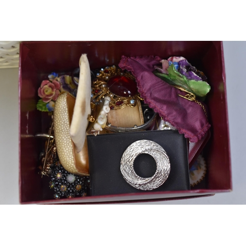 479 - A Selection of Unsorted Vintage Jewellery And Watches, Some With Presentation Boxes (Apporx 1.4kg)