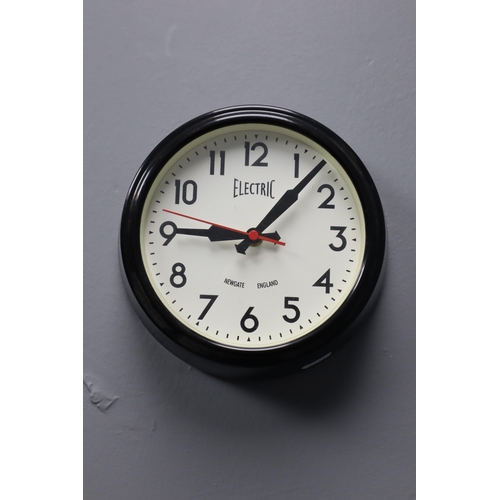 670 - Working Vintage Style Electric Newgate Wall Clock 8.5