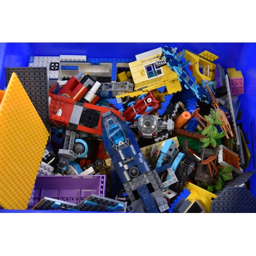 810 - A Box of Mostly Unsorted Lego Pieces, Approx 5.6kg