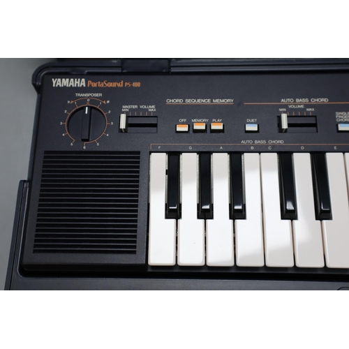 816 - Yamaha Portasound PS-400 keyboard in mint condition and in a hard case. Works when tested.