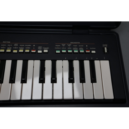 816 - Yamaha Portasound PS-400 keyboard in mint condition and in a hard case. Works when tested.