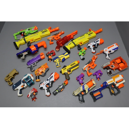 817 - A Large Selection of Nerf Guns And Ammo To Include Fortnite, Accustrike Falconfire, Modulus Recon MK... 