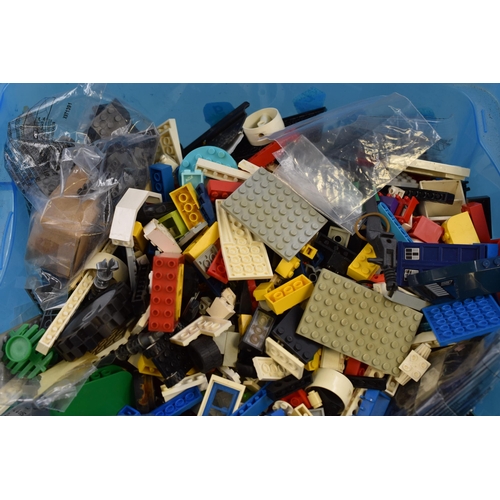 820 - A Box Containing Mostly Unsorted Lego, Approx 6.2kg