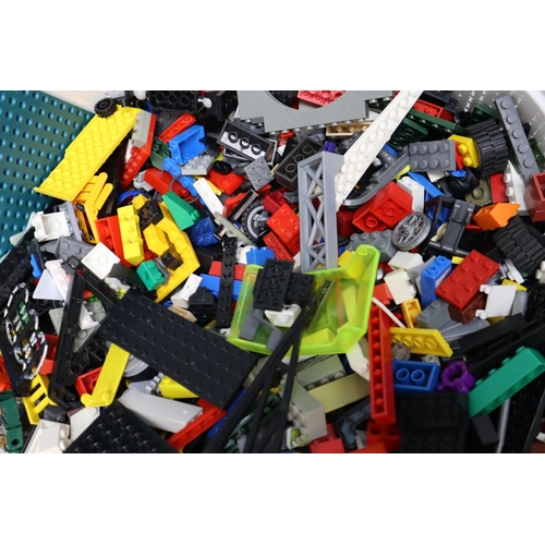 837 - A Large Selection of Unsorted Lego Pieces, Approx 9kg