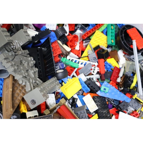 837 - A Large Selection of Unsorted Lego Pieces, Approx 9kg