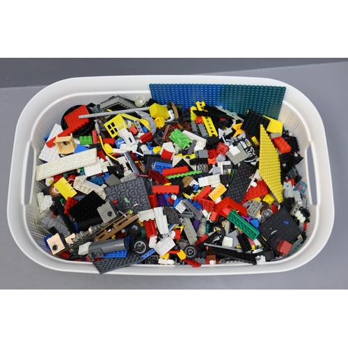 837 - A Large Selection of Unsorted Lego Pieces, Approx 9kg