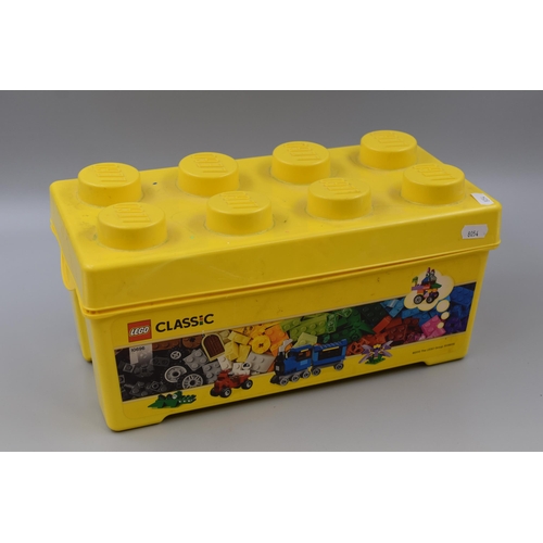 841 - Large selection of Lego in a yellow Lego Classic brick box (1.5 kilograms)