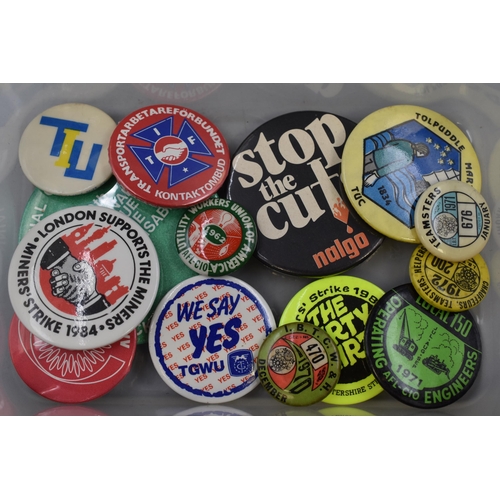 200 - A Selection of Vintage Union Strike Badges