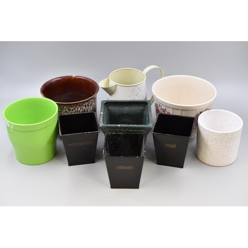 740 - Collection of 9 plant pots in varoius sizes and colours