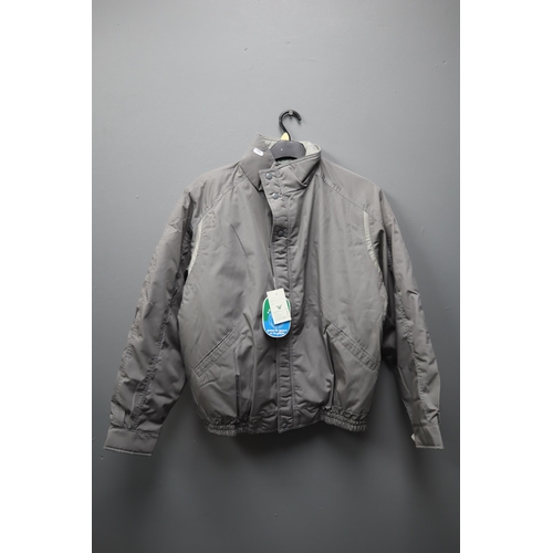 566 - Three mens outdoor jackets to include brand new with tags Avanez Bronx grey short jacket size L, Gre... 