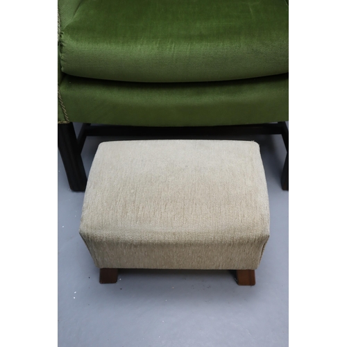 530 - Wing back chair with straight legs and green upholstery 41