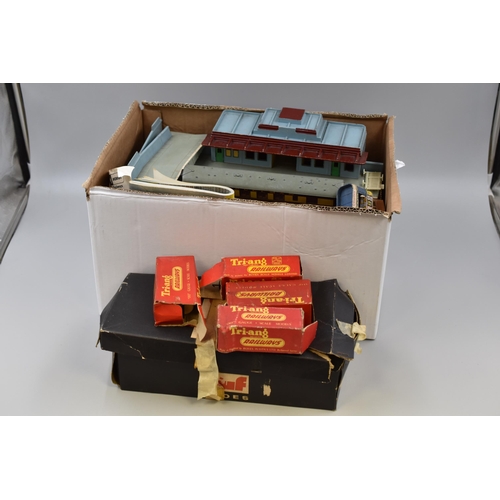 540 - A Large Selection of Tri-ang 00 Gauge Model Railway Accessories. Includes Tracks, Carriages, Buildin... 