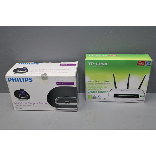 553 - Two Boxed Items to include Boxed Philips Docking Speaker complete with Ipod and Power Lead, Powers o... 