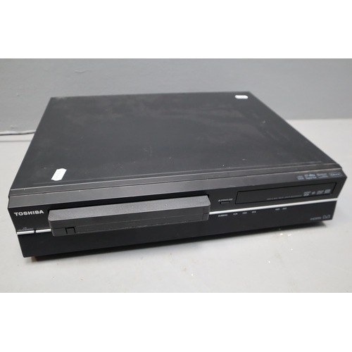 555 - Toshiba RDXV59DTKB VHS DVD Recorder Combi. Powers on. No Remote.