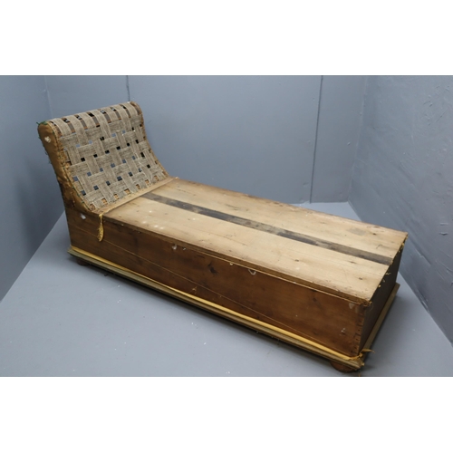 612 - Un Upholstered Chaise Lounge (63