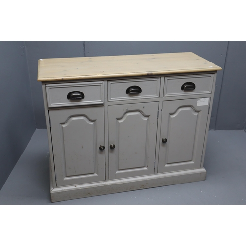 633 - Vintage Painted Farmhouse Kitchen Sideboard/Cupboard with 3 Drawers Unit Approx 43