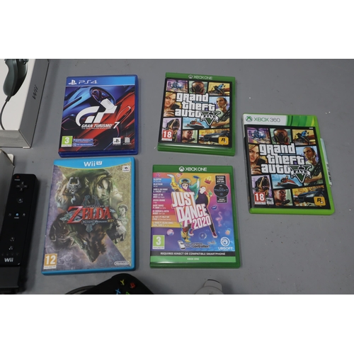 812 - Selection of gaming items, including. Xbox one controller, Xbox controller, PS1 wired controller, Ni... 