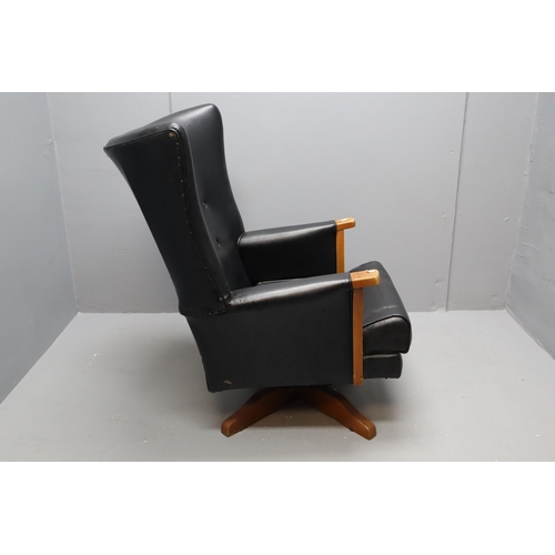 637 - Mid Century Wing / Button Backed Swivel Chair (Width 28