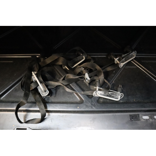 587 - Roof box lockable with key and straps measures 68