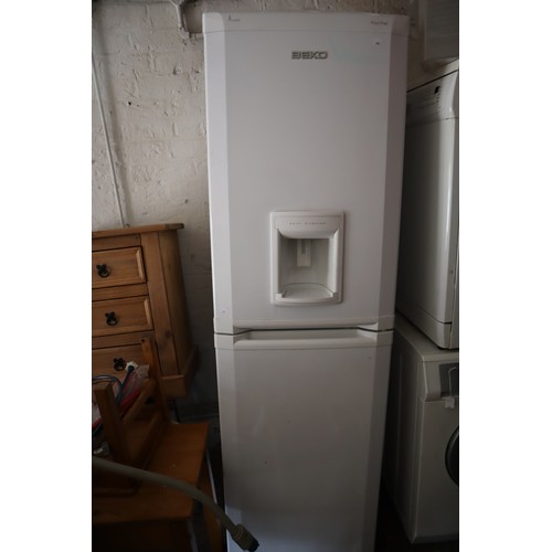 592 - Beko A-class Frost free combi fridge freezer with water dispenser in white in good working condition... 