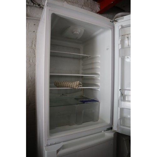 592 - Beko A-class Frost free combi fridge freezer with water dispenser in white in good working condition... 