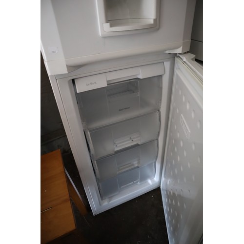 592 - Beko A-class Frost free combi fridge freezer with water dispenser in white in good working condition... 