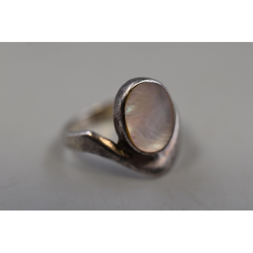 61 - Silver 925 Mother of Pearl Stoned Ring