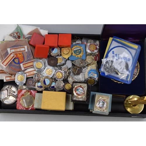 153 - A Large selection of medals mostly related to Swimming